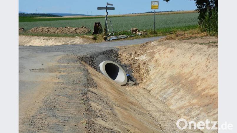 Große Teile der Arbeiten am Abfanggraben sind bereits abgeschlossen. Eingebaut wurden Stahlbetonrohre vom Typ DN 1000. Bild: jr