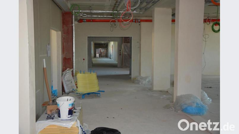 Helle Räume sind das Kennzeichen der neuen Grundschule. Bild: jr
