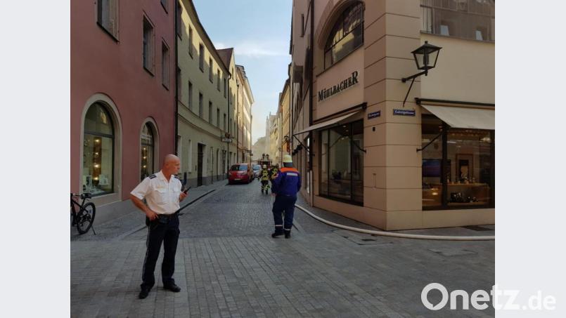 In der Regensburger Altstadt brannte am Donnerstagnachmittag eine Hausfassade. Bild: Alexander Auer