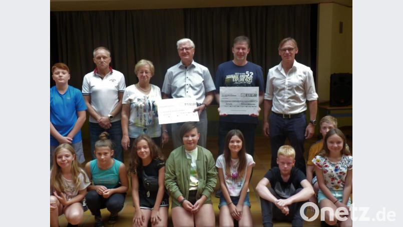 Bei der Spendenübergabe in der Krötensee-Mittelschule. Bild: pad