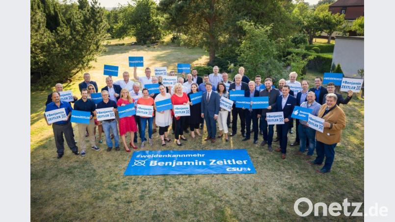 Die Stadtratskandidaten der CSU Weiden präsentieren sich mit ihrem Oberbürgermeisterkandidaten Benjamin Zeitler. Bild: Kunz