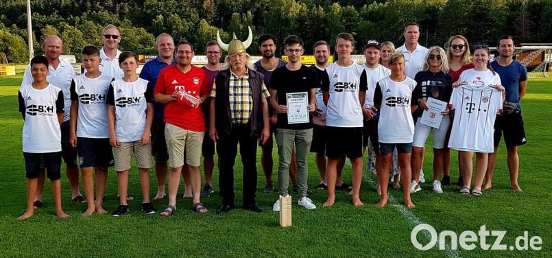 Das Gesellschaftsspiel Vikinger-Schach unterhält die Zuschauer glänzend. Bild: zer