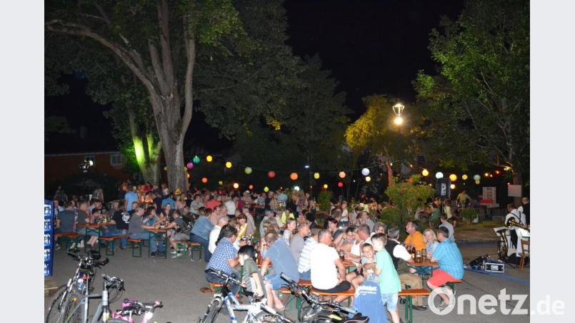 Die Musiker freuen sich über viele Besucher des Lampionfests. Bild: gi