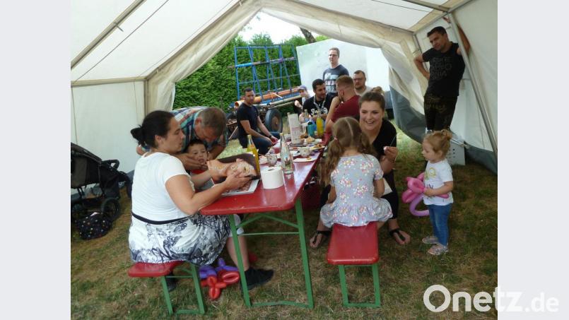 Kleinen und Großen gefällt es im Kinderzelt Bild: wrt