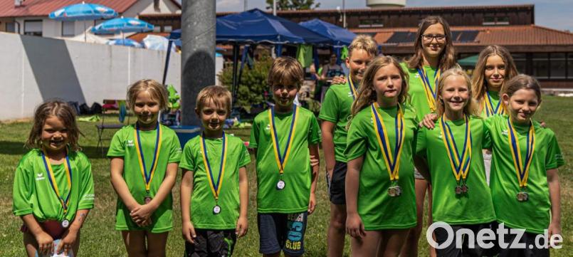 Mit vielen Spitzenplätzen glänzte am Samstag das zehnköpfige Schwimmteam des TuS Hirschau beim 7. Wackersdorfer Panoramabad-Schwimmfest. Je sechs Gold-, Silber- und Bronzemedaillen lautete die Erfolgsbilanz Bild: u