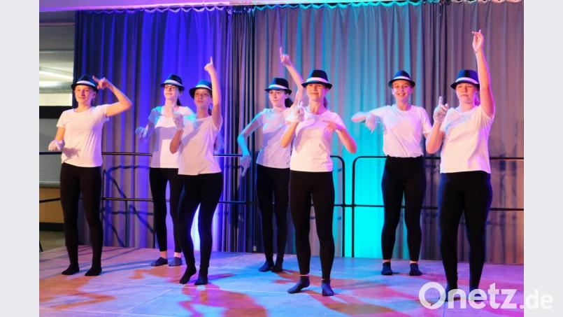Gut einstudiert glänzen die Tanzgruppen mit einer temperamentvollen Show. Bild: do