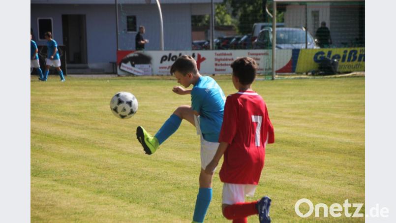 Ballgefühl und Ballsicherheit waren groß geschrieben. Unser Bild zeigt eine Szene aus dem Spiel des ASV Waldsassen gegen die SG Holenbrunn/Furthammer. Bild: kro