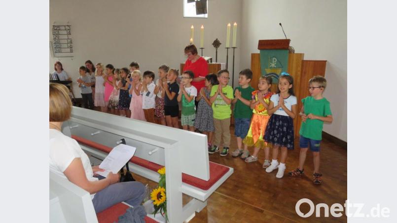 Die Maxis des AWO-Kindergartens Regenbogenland werden in einen neuen Lebensabschnitt verabschiedet. Bild: adj