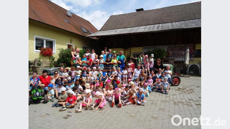 Die Kinder und das Team des Kinderhauses haben den Tag auf dem Erlebnisbauernhof sehr genossen. Bild: exb