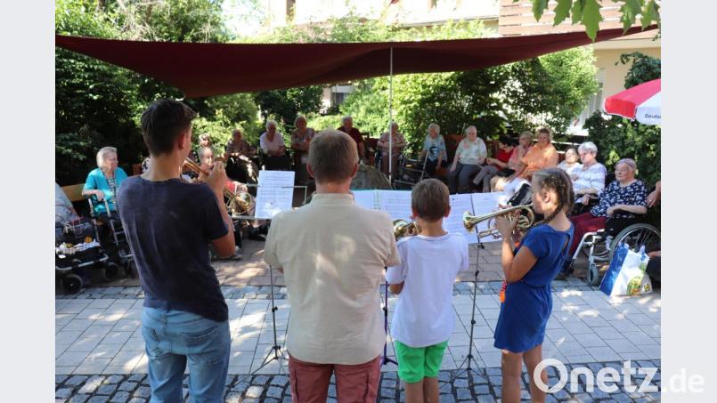 Versiert gab das Trompetenensemble, v.lil Raphael Denk, Lehrer Benno Englhart, Dominik Kopp und Carlotta Sieber bayerische und südamerikanische Klassiker zum Besten. Bild: myd