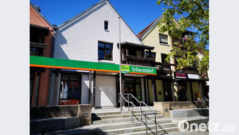 In den früheren Bio-Markt (Bild) am Adolph-Kolping-Platz, derzeit ein Leerstand, will im September der Jugendtreff einziehen. Es wird aber nur eine Übergangslösung sein. Bild: td