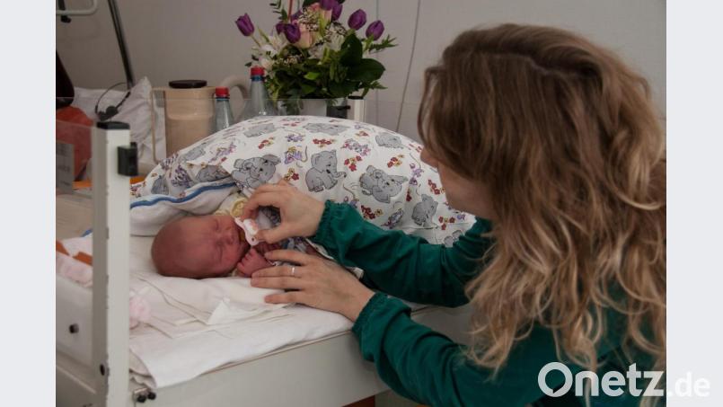 Mutter und Baby auf der Geburtsstation in Tirschenreuth. Bild: tr