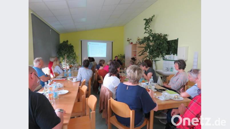 Zur Mitgliederversammlung der PSAG begrüßte Thomas Fehr (vorne rechts) zahlreiche Teilnehmer. Bild: ubb