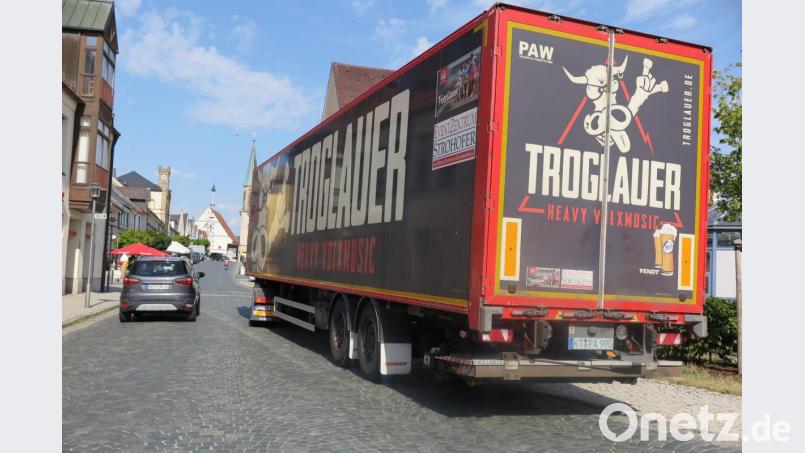 Der Truck fährt vor. Es kann mit dem Aufbau losgehen. Bild: jzk