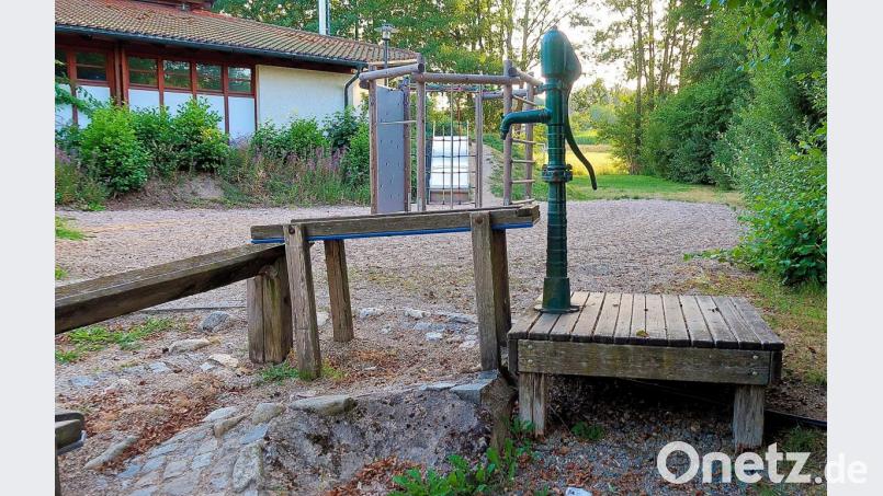 In die Jahre gekommen sind einzelne Geräte auf den Friedenfelser Spielplätzen. Reparaturen waren Thema im Gemeinderat. Bild: bsc