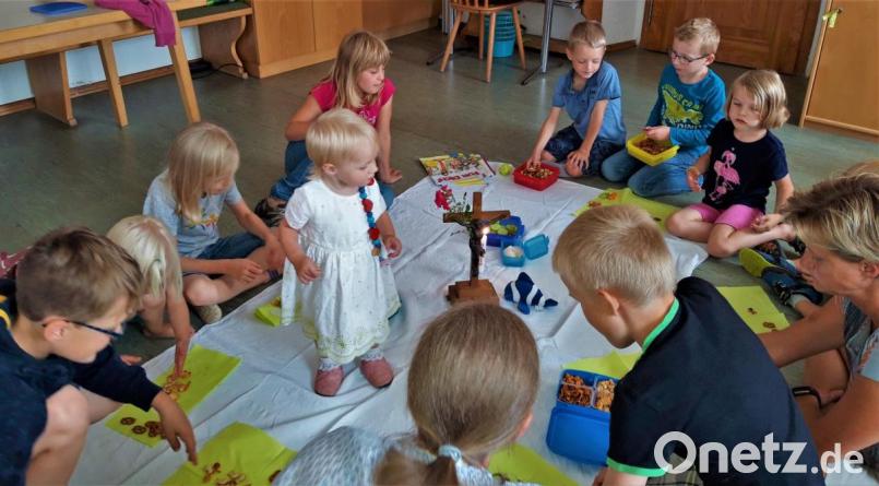 Mit einem kleinen Fest verabschiedet sich der Kindergottesdienst in die Sommerpause. Bild: jml