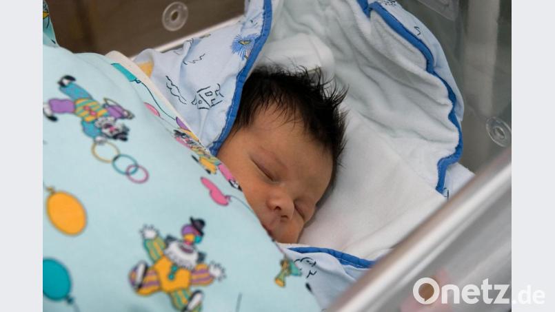 Ein Baby auf der Geburtsstation in Tirschenreuth. Bild: tr