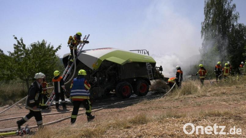 Brand Strohballenpresse Kastl Bild: rw