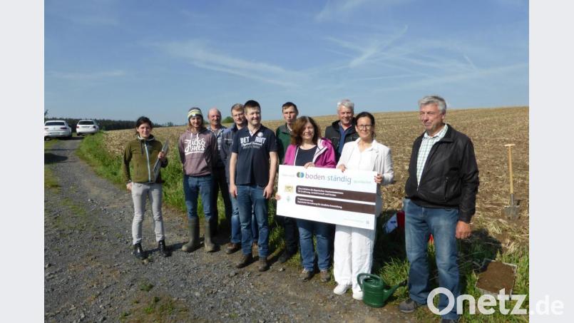 Mit einem ersten Informationstag auf dem Feld wurde das &quot;boden:ständig&quot;-Projekt in Waldershof eingeleitet. Bild: exb