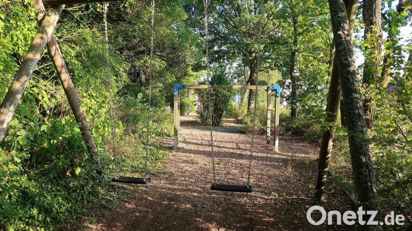 Der Gemeinderat beschloss, beschädigte Spielgeräte reparieren zu lassen. Bild: bsc