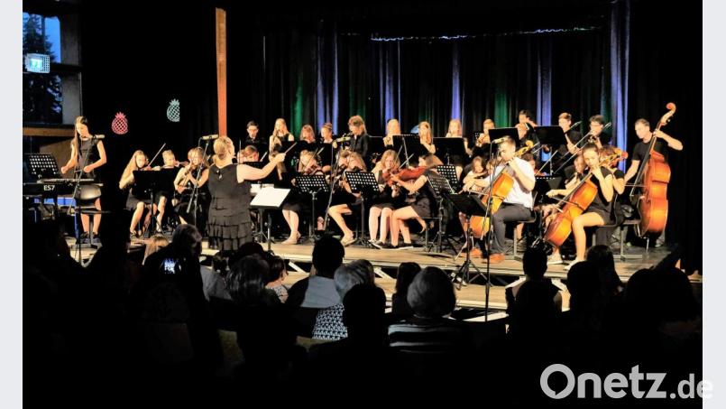 Das Symphonieorchester setzt den glanzvollen Schlusspunkt mit &quot;The Magic of Harry Potter&quot; Bild: twi