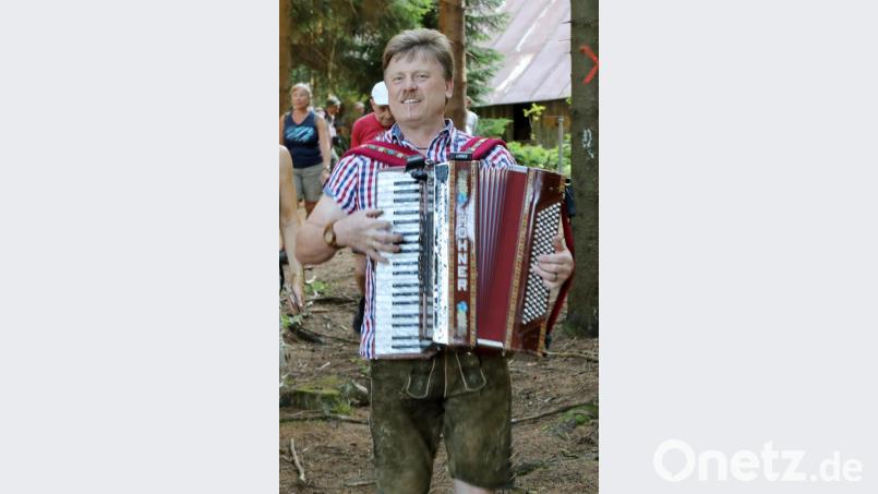 Alfons Margraf sorgt für die passende Musik. Bild: Gerhard Götz