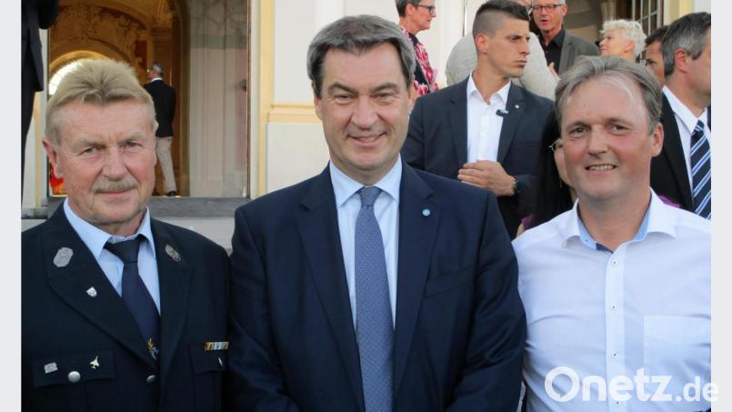 Achim Hantke (links) und Christian Richthammer (rechts) mit dem bayerischen Ministerpräsidenten Markus Söder. Bild: sön
