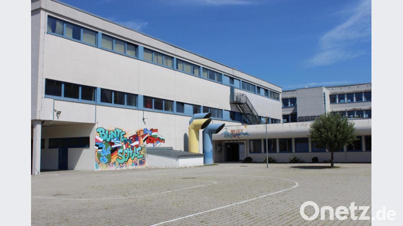 Ärger an der Mittelschule Neunburg: Der Vater eines Schülers empört sich über die Art und Weise, wie das Schulleben einer neunten Klasse hier zu Ende ging: ohne Abschlussfahrt, aus seiner Sicht auch noch beinahe ohne Feier und mit einem schlechten Noten-Durchschnitt. Bild: pko