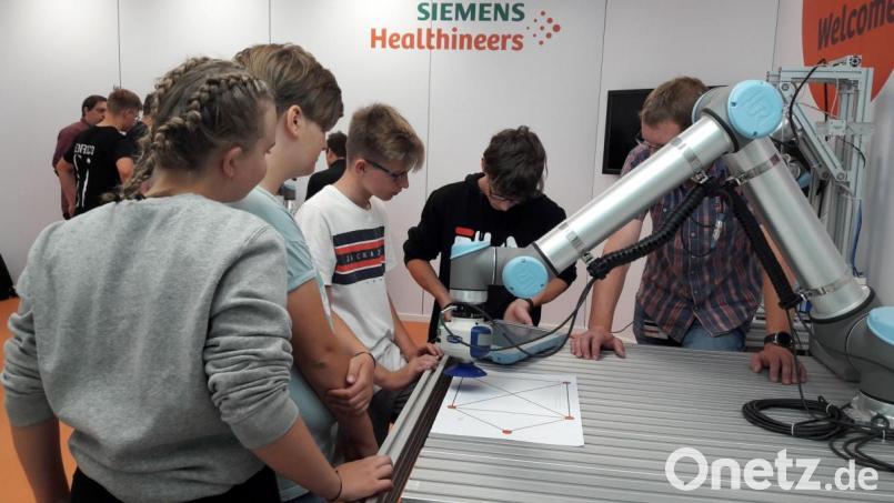 Beim Mint-Erlebnistag bei Siemens-Healthineers konnten die Achtklässler zeigen, was sie drauf haben. Bild: jzk