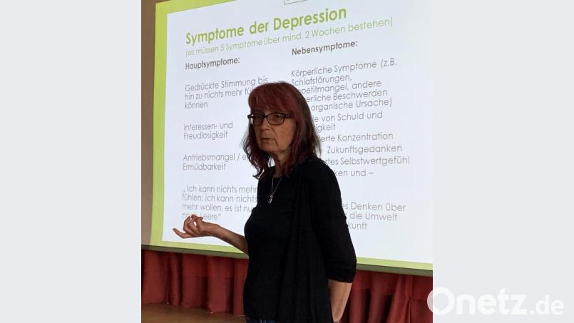 Die Referentin Dr. Monika Weiderer von der Fachhochschule in Regensburg zeigte anhand eines Power-Point-Vortrages verschiedene Erscheinungsformen der zunehmend zur werdenden Volkskrankheit auf. Bild: mez