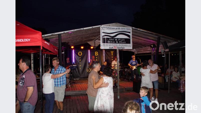 Die Musik der vielen Bands lud auch zum Tanz ein. Bild: mmj