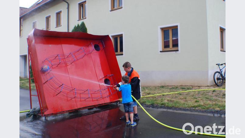 Auch an der Ballspritzwand war Geschicklichkeit gefragt Bild: enz