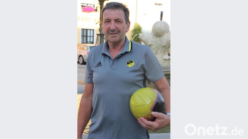 Mehr als fünfzig Jahre spielte Hans Zölch für den FC Tirschenreuth aktiv Fußball. Nun ist endgültig Schluss, am Montag bestreitet der Wondreber sein Abschiedsspiel. Bild: kro