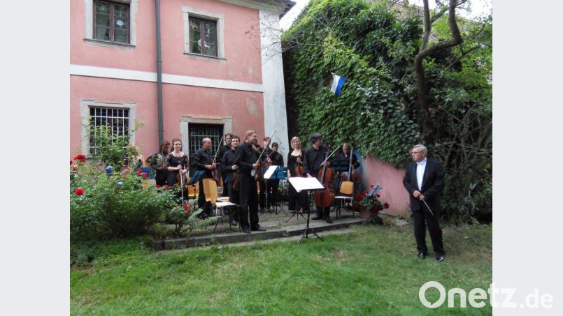 Harmonia Praga mit Dirigent Štefan Britvík. Bild: hbl