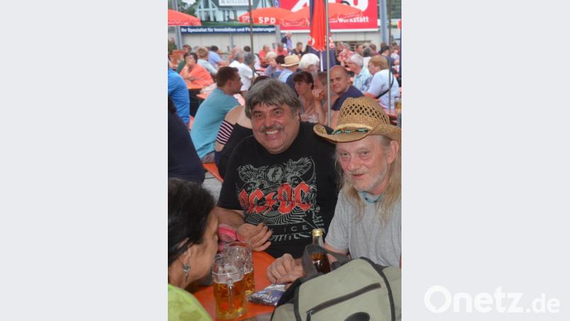 Die Besucher halten sich lieber im Freien auf. Bild: Kunz