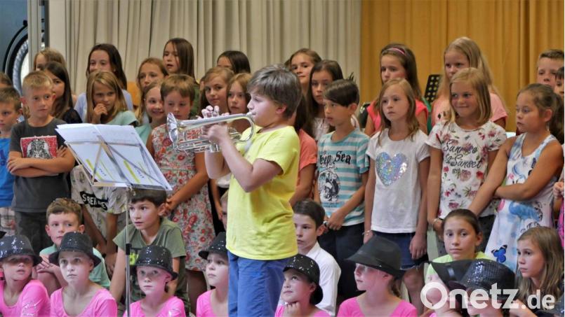 Bei Einzelauftritten, gemeinsam im Chor, beim Schulspiel, der Theater-AG oder der AG-Tanz zeigten die jungen Künstler ihr Können. Bild: wbe