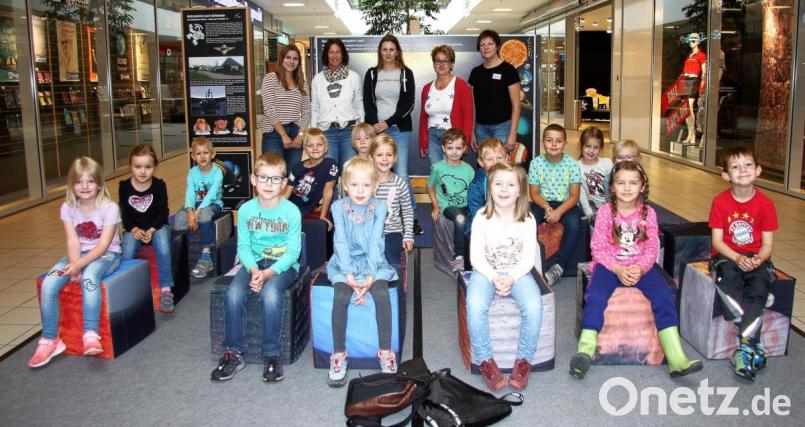 Einmal ein Sternenforscher sein und die Planeten besuchen. Dieser Traum - wenn auch nur in einem kleinen Planetarium - erfüllte sich für die Kinder von &quot;Sankt Elisabeth&quot; in Marktredwitz. Bild: wro