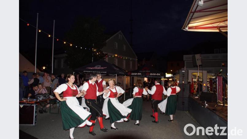 Fest im Bürgerfestprogramm: die Volkstanzgruppe Schönsee. Bild: mmj
