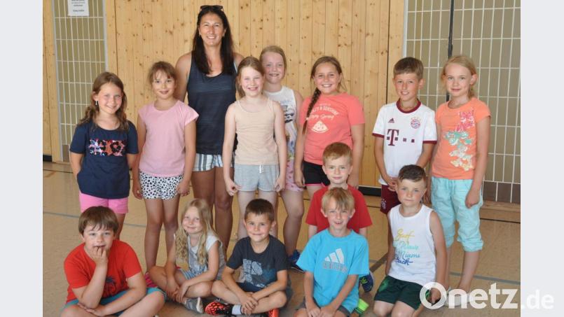 Für die Mädchen und Buben hieß es in der letzten Gruppenstunde der &quot;Power Kids&quot; Abschied von Übungsleiterin Bettina Voit zu nehmen, die in diese Gruppe viel Leidenschaft und Herzblut steckte, die die Kinder spürten. Bild: dob