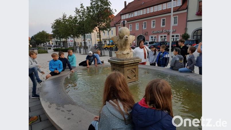 Konnersreuther Viertklässler auf Tour in der Kreisstadt. Bild: exb
