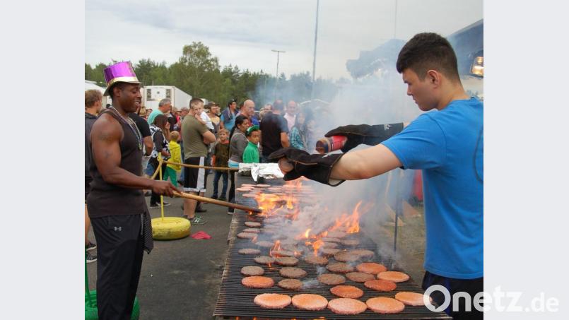 Lecker! Burger sind beim Deutsch-Amerikanischen Volksfest immer eine gute Wahl. Bild: rgr