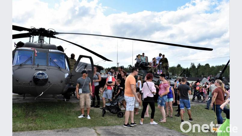 Auf dem Festplatz können die Besucher die Ausstattung der Bundeswehr und der US-Armee begutachten. Bild: rgr