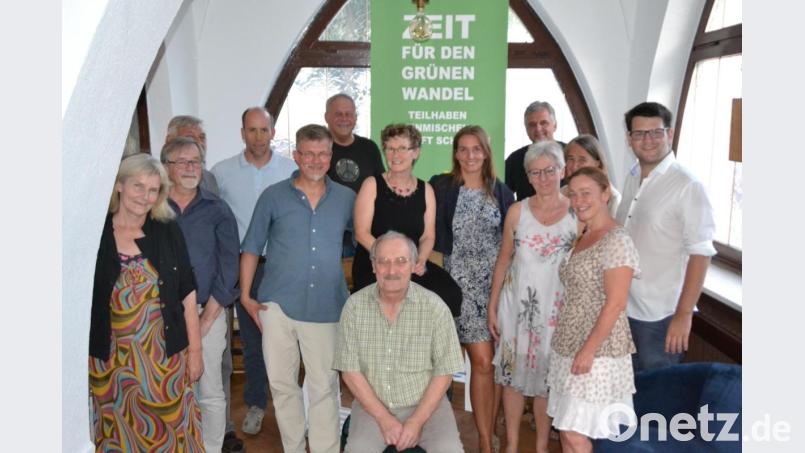 Die Mitglieder der &quot;Bündnis90/Grünen&quot;, die sicher auf der Stadtratsliste kandidieren. Veit Wagner (Zweiter von links) wird nicht mehr antreten. Rechts MdL Johannes Becher. Bild: hcz