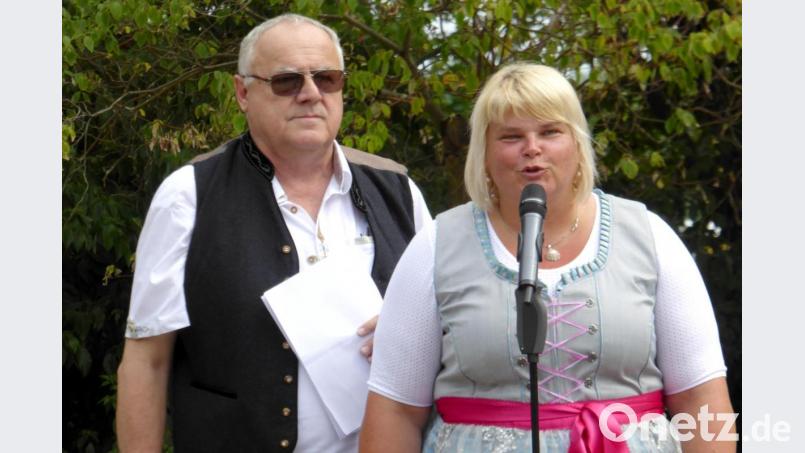 Moderator Lothar Höher und Organisatorin Gertrud Wittmann. Bild: fsb