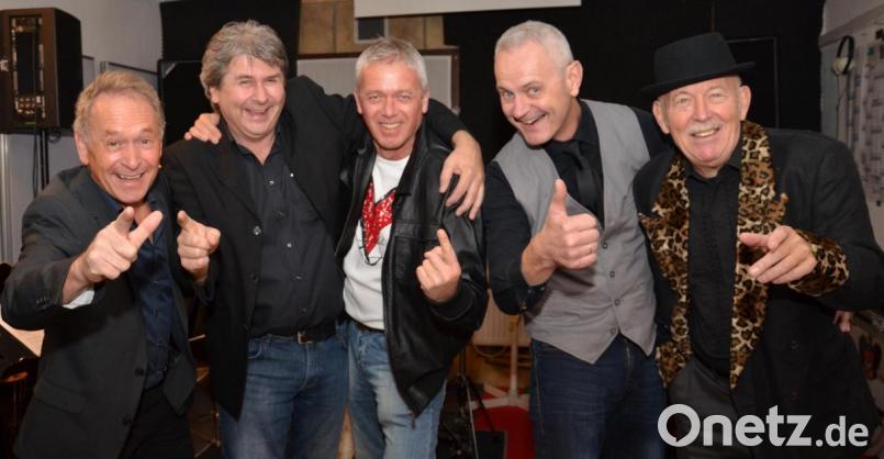 Die „Nordgau-Monophones“ – Karlheinz Stark, Chris Radlbeck, Ernst Bräutigam, Steve Karl, Beppo Brem bringen zum Frühschoppen 20 Jahre Rockgeschichte knackig, ohne Schnörkel und Firlefanz an Frau und Mann. Bild: Stefan Karl