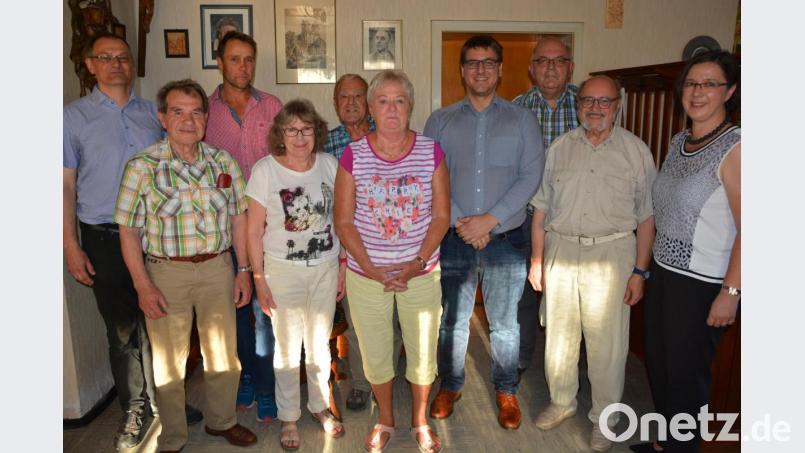 Neuwahlen gab es beim Haus- und Grundbesitzerverein Waldsassen. Im Bild (von links) Josef Franz, Hans Kowatsch, Jörg Ziegert, Karolina Zinnecker, Ludwig Wolf, Margit Bächer, der neue Vorsitzende Julian Heining, Josef Schmid, Bruno Salomon und Dr. Ulrike Kirchhoff vom Landesverband Haus und Grund Bayern. Bild: jr