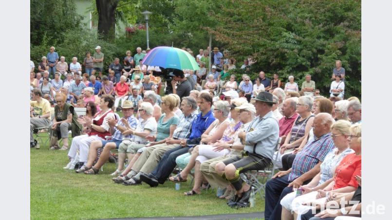 Gut besucht ist die Serenade im Max-Reger-Park. Bild: fsb