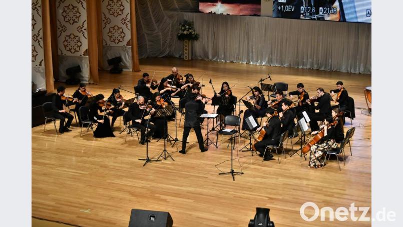 Zu Beginn der Konzertreihe am 6. August bietet das turkmenische Kammerorchester musikalische Leidenschaft mit traditionellen und unkonventionellen Instrumenten. Bild: bej