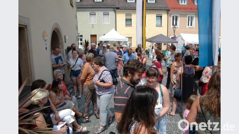Viele wollen an der Stadtführung teilnehmen. Bild: abu