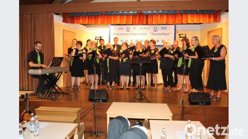 Viel Beifall gibt es auch für die Gruppe "Ton-Art" aus Waldthurn. Bild: pi